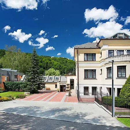 Letni Pobyt Na Hotelu Samechov V Posazavi Hotel Chocerady